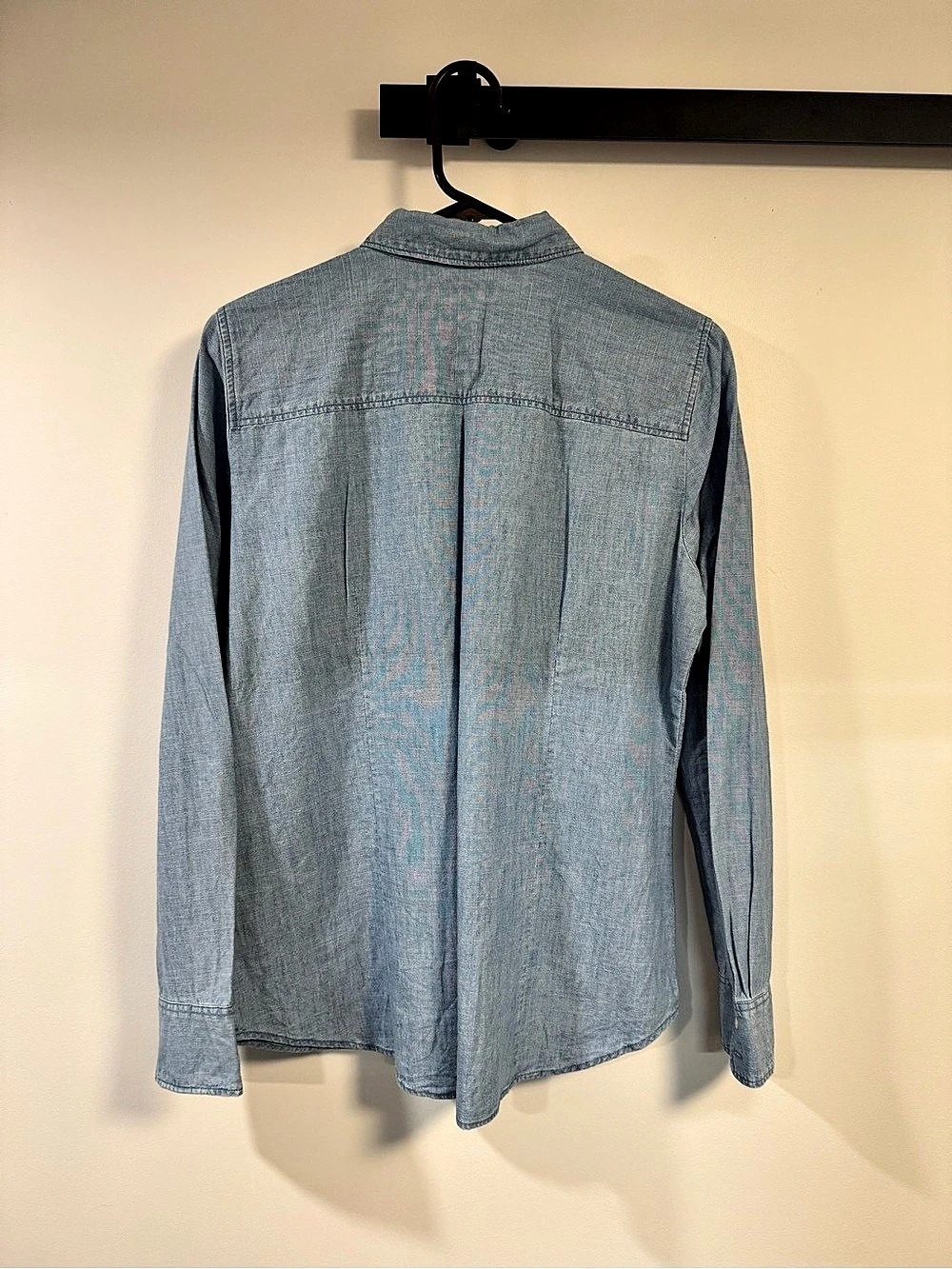 J.Crew Classic-fit chambray shirt Women’s Blue Size Medium - Picture 2 of 4